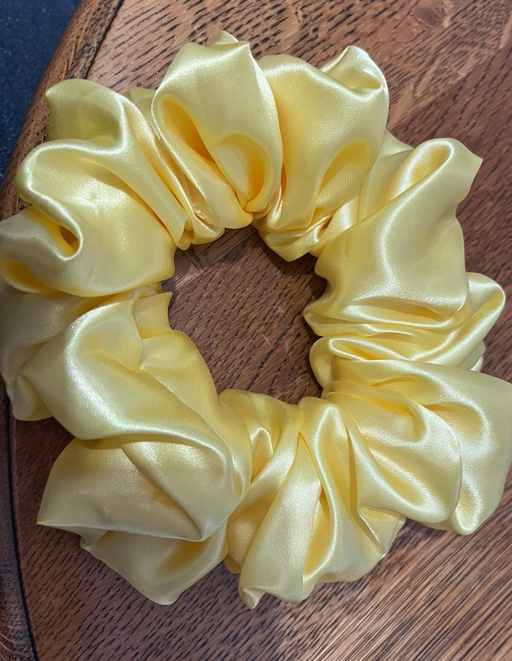 Large satin deluxe Scrunchie large