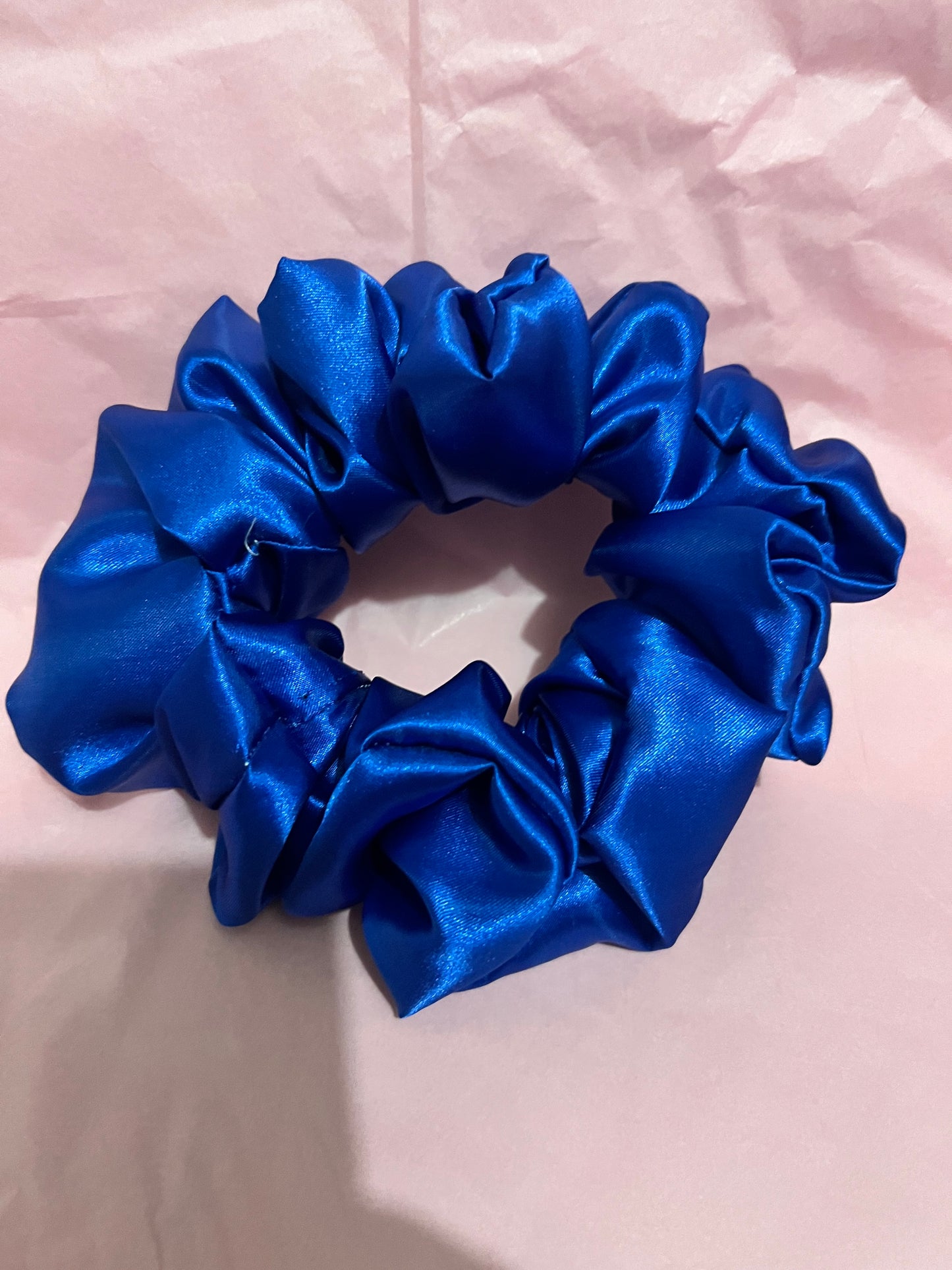 Large satin deluxe Scrunchie large