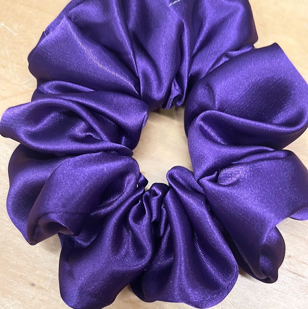 Large satin deluxe Scrunchie large