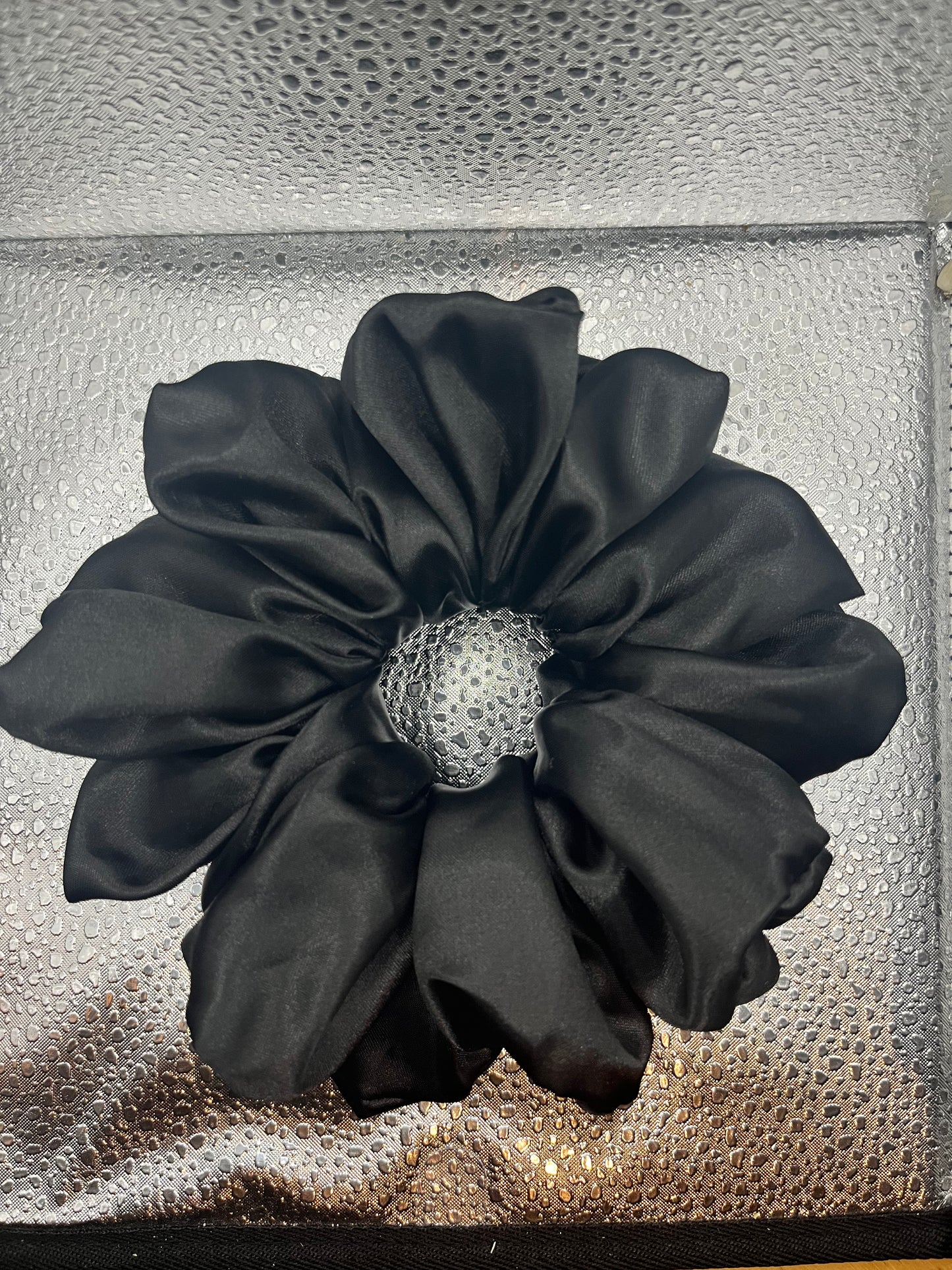 Large satin deluxe Scrunchie large