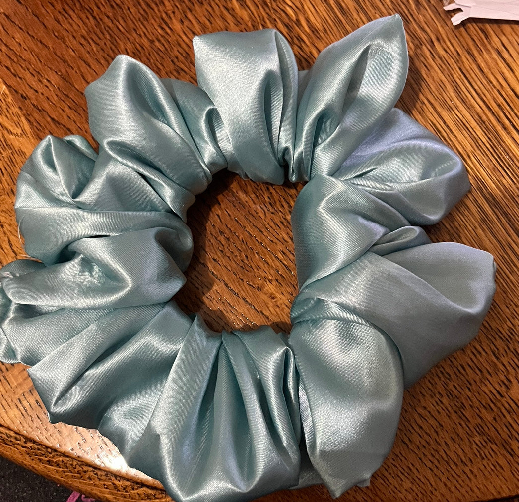 Large satin deluxe Scrunchie large