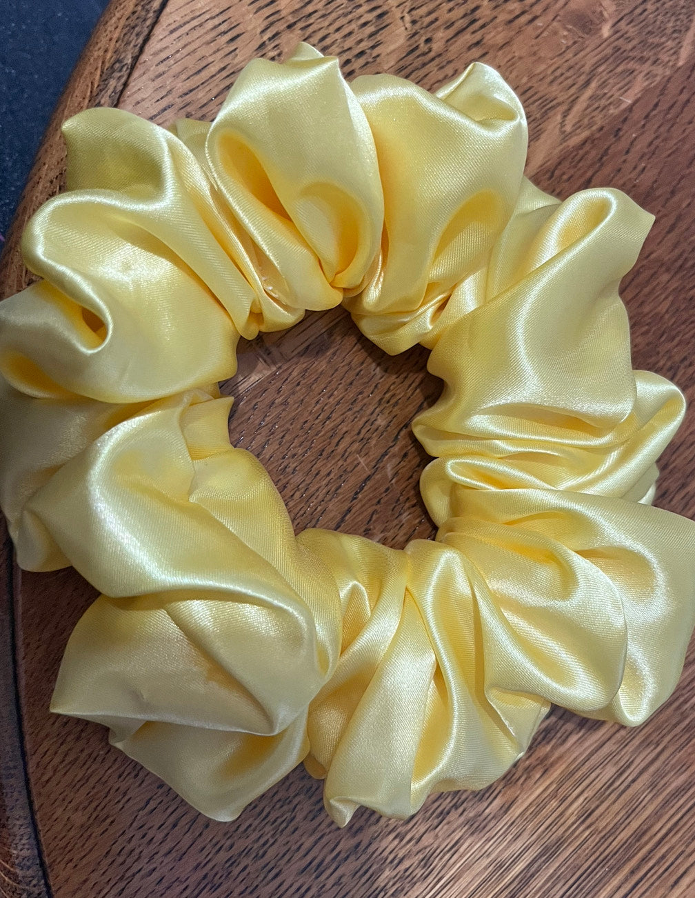 Large satin deluxe Scrunchie large